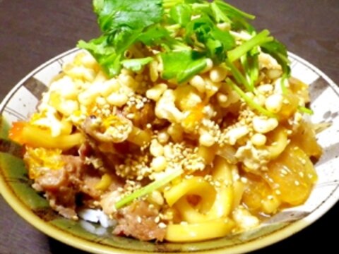 うどん乗せてガッツリ「うどん丼」